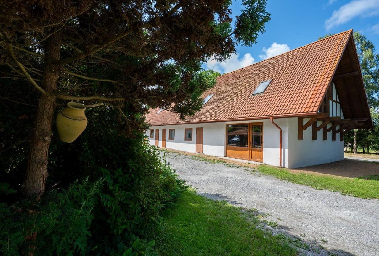 Apartamenty Stodola Jezierzany Bagian luar foto